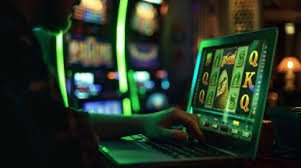 Layar perangkat menampilkan game slot dan taruhan olahraga di hboslot